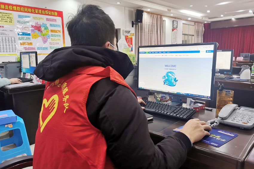 右江区龙川镇：按下“快进键”奏响复工复产最强音新春伊始，百色市右江区龙川镇紧盯年初制定的工作目标，铆足干劲、加足马力，安全有序开展常态化疫情防控、返贫监测、产业发展、项目复工等工作，奏响了复工复产最强音。【详细】 