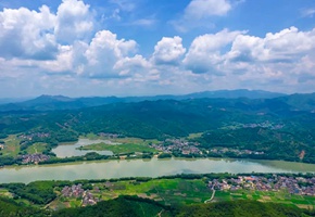 古道村：玉带绕青山 风景如画卷